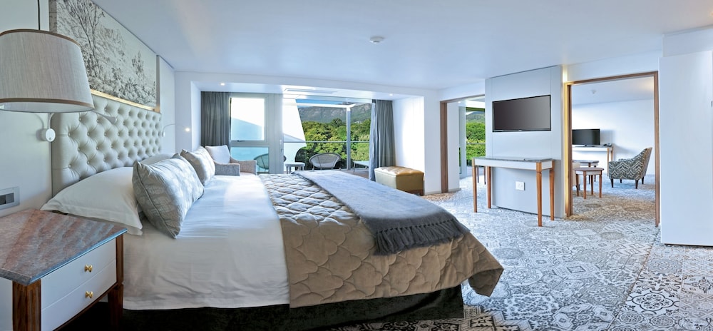 Vineyard Hotel 21/59