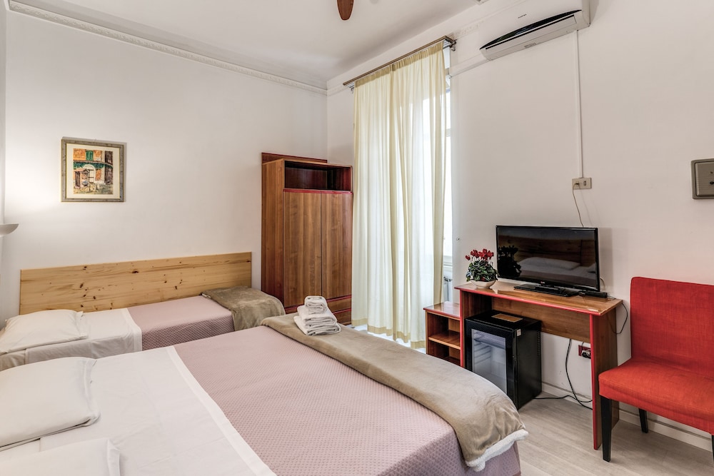 غرفة ثلاثية بسرير مزدوج وسرير فردي، Hotel Altavilla 9 2/9