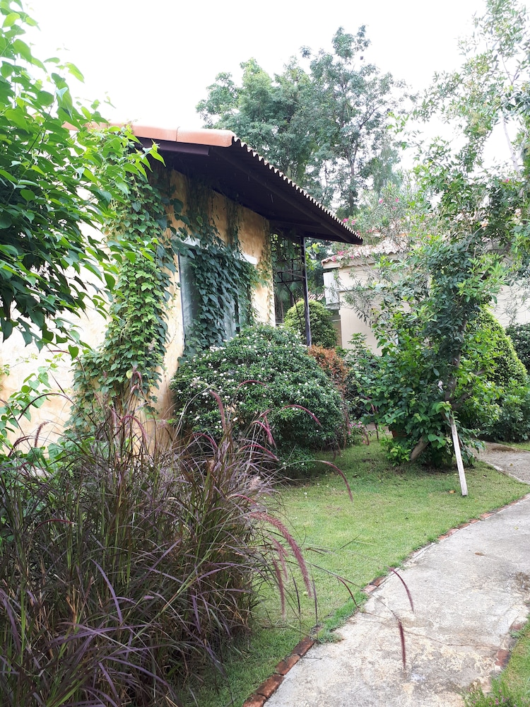 Villa Tuscany Country Resort 43/44
