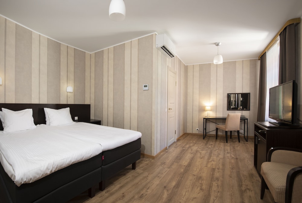 Hestia Hotel Barons 12/50