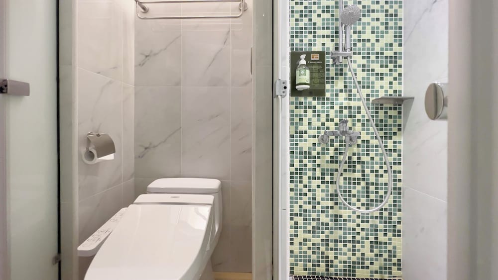 F Hotel Luzhou Taipei 42/47