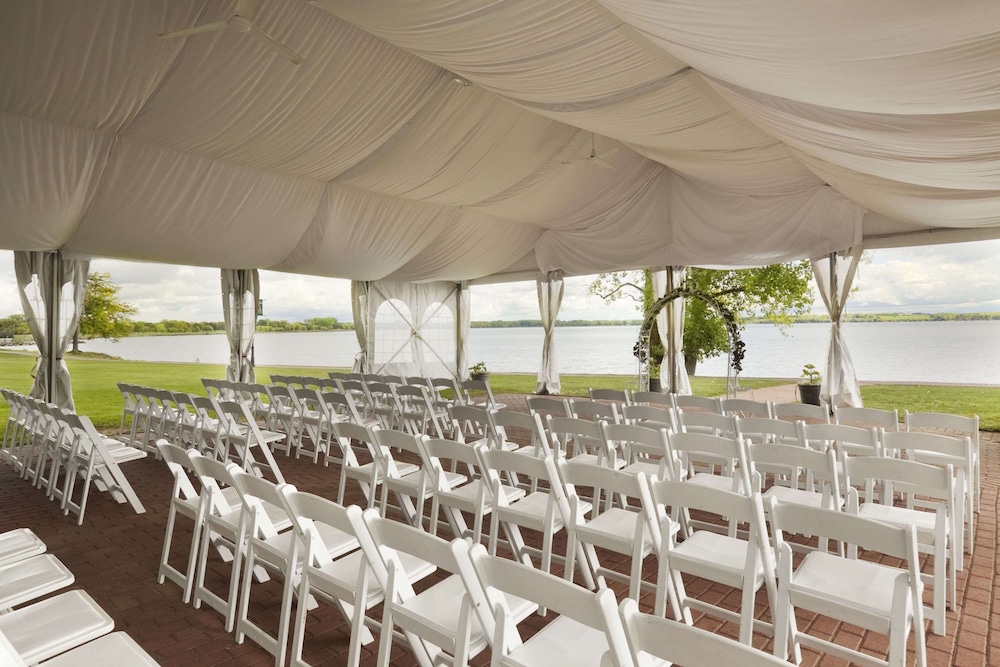 41 Lakefront Hotel, Trademark Collection by Wyndham 22/50