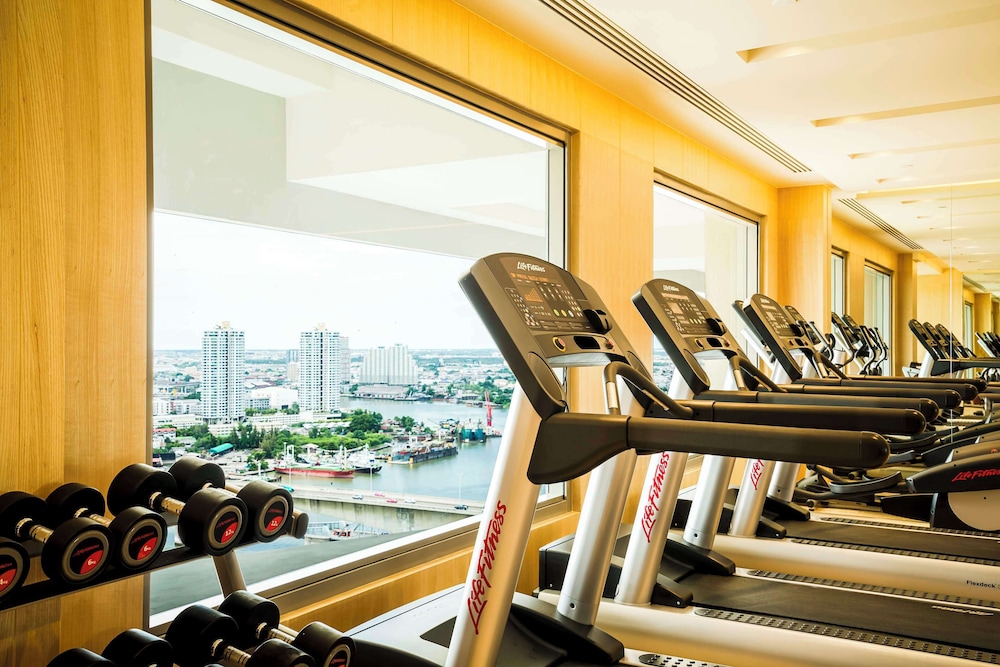 Avani Riverside Bangkok Hotel 35/72