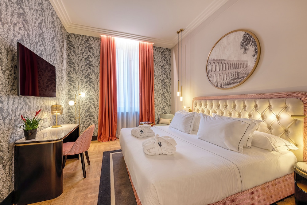 suite, balcony