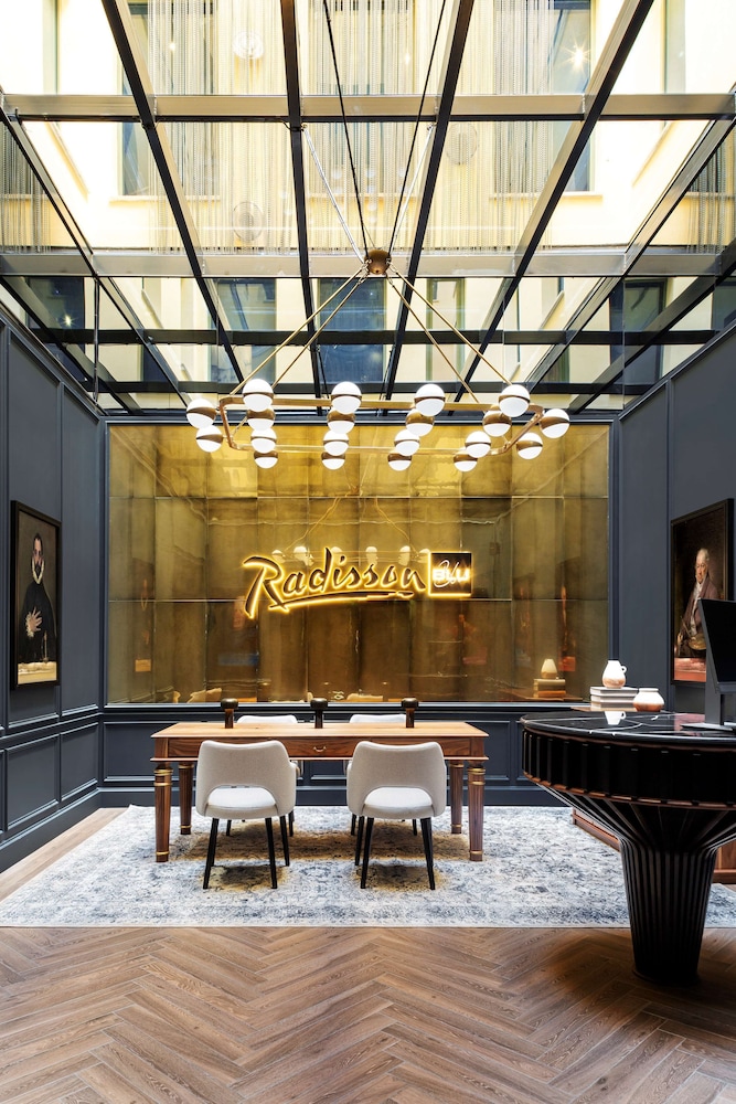 RADISSON BLU MADRID PRADO 13/74