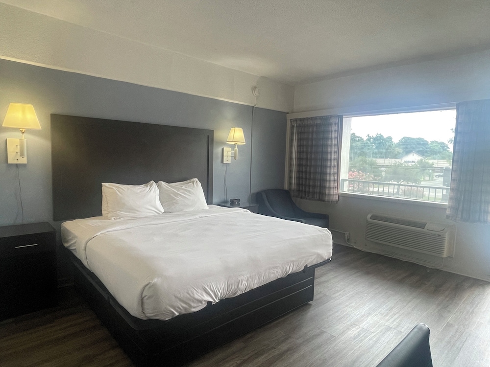Motel6 Norfolk, VA – East Little Creek 24/50