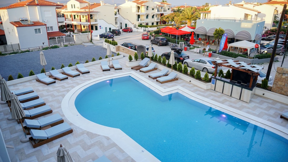 Agnes Deluxe Hotel 34/44