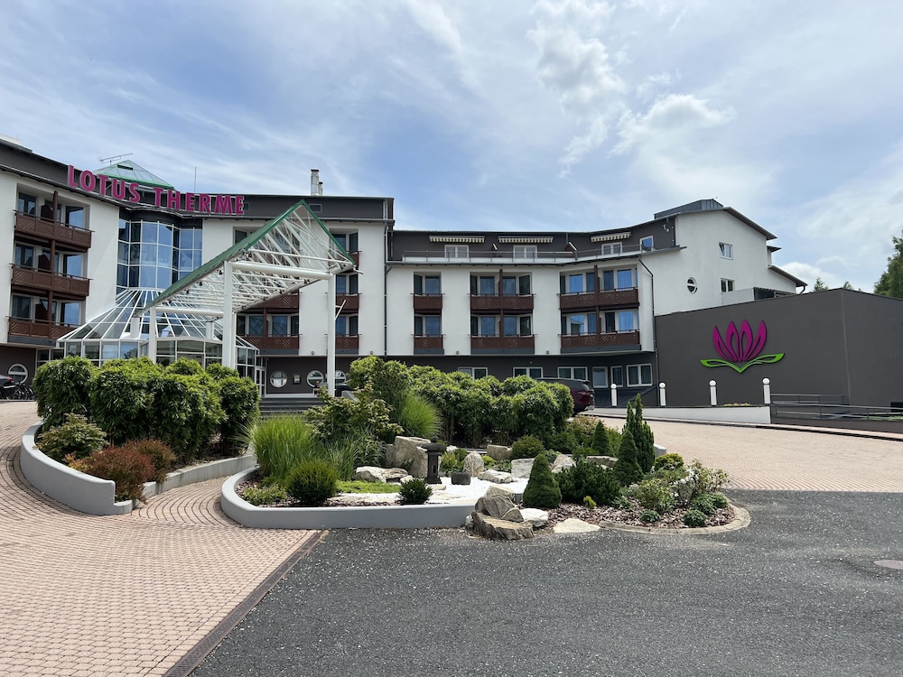 Lotus Therme Hotel And Spa Formerly Rogner Hotel Spa Lotus Therme 76/84