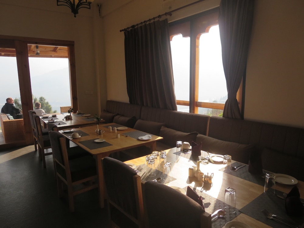 ZHINGKHAM RESORT 24/30