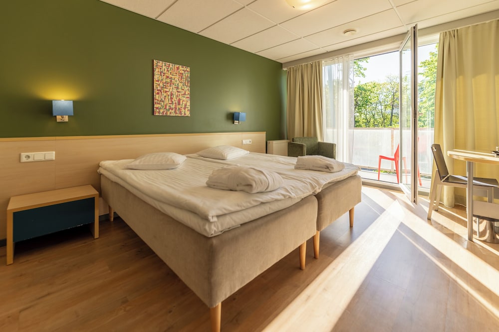 Standard, Twin Beds, Castle View