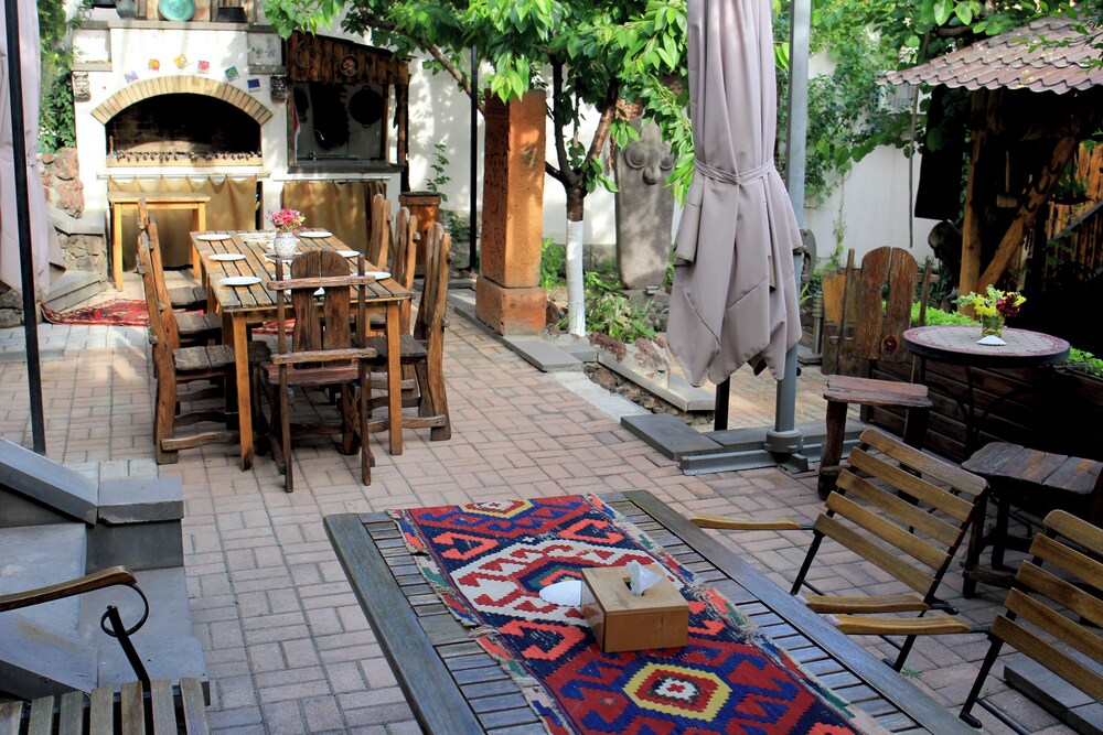 Silk Road Hotel 45/49