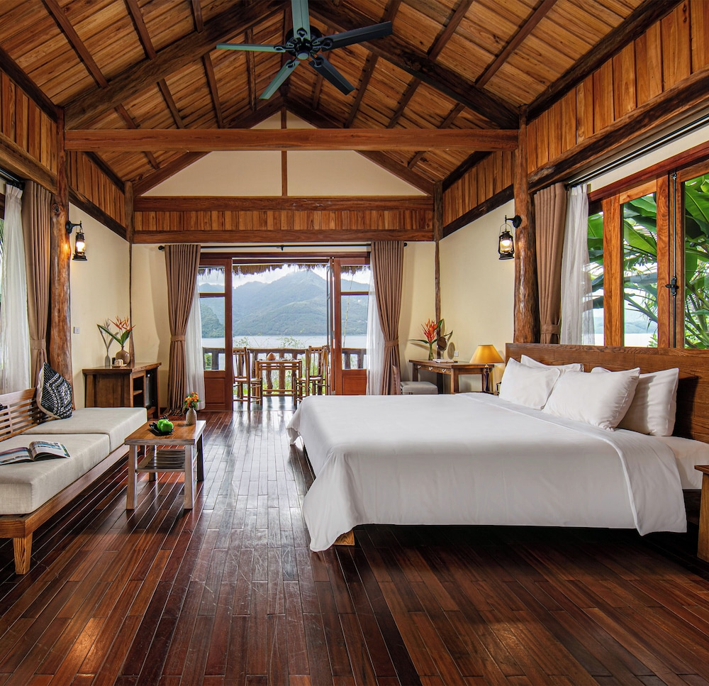 Mai Chau Hideaway Lake Resort 12/72