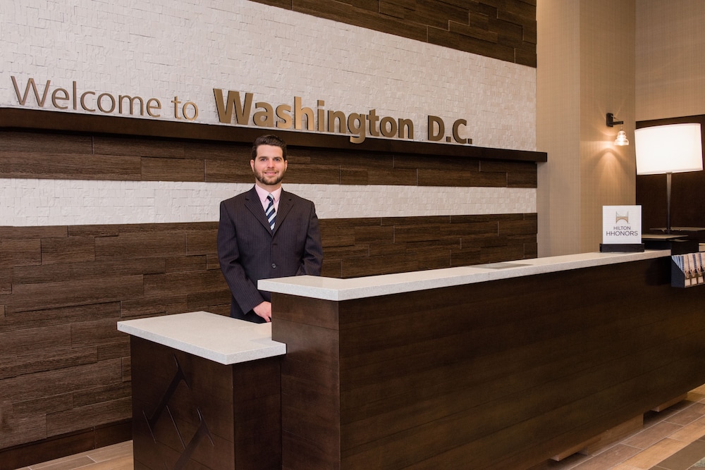 Hampton Inn and Suites Washington DC Navy Yard 11/55