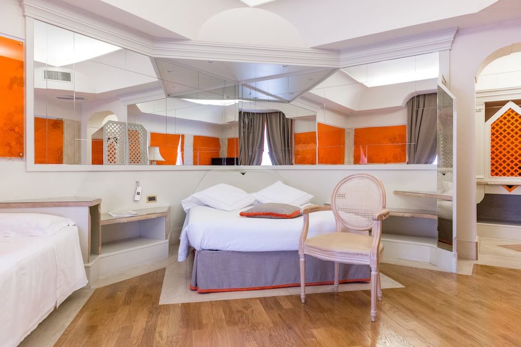 Isa Hotel 10/58