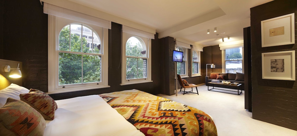 Harbour Rocks Hotel 46/70