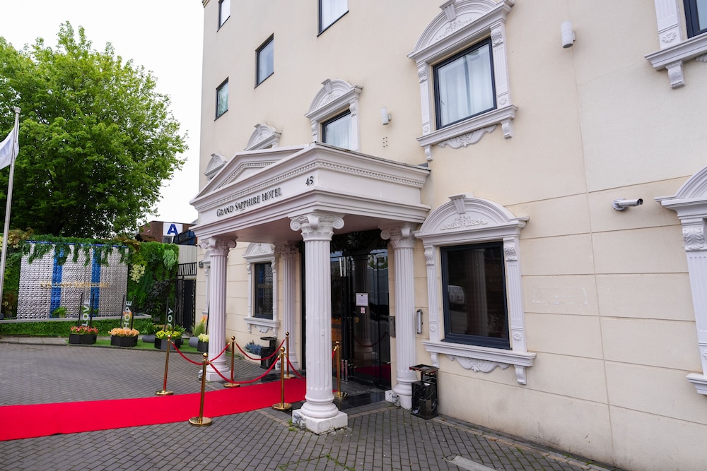 Grand Sapphire Hotel 27/35