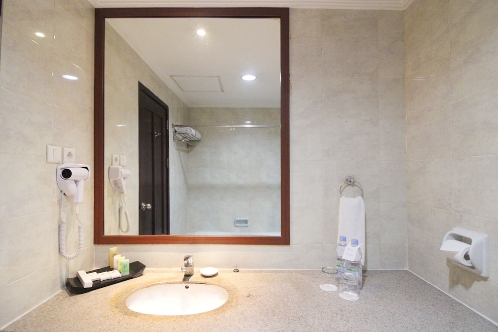 SWISS-BELHOTEL MANOKWARI 21/80
