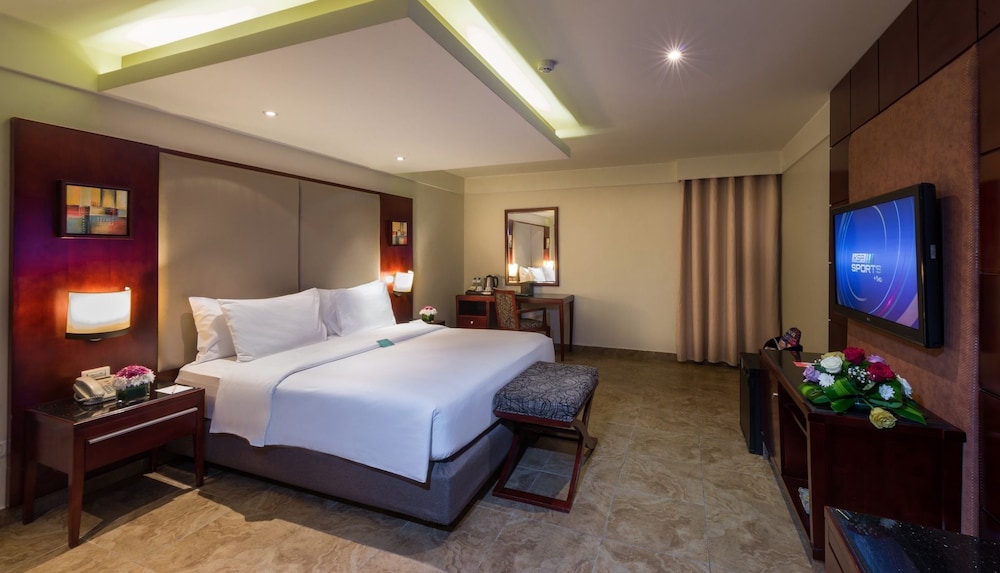 3 BEDROOMS, SUITE