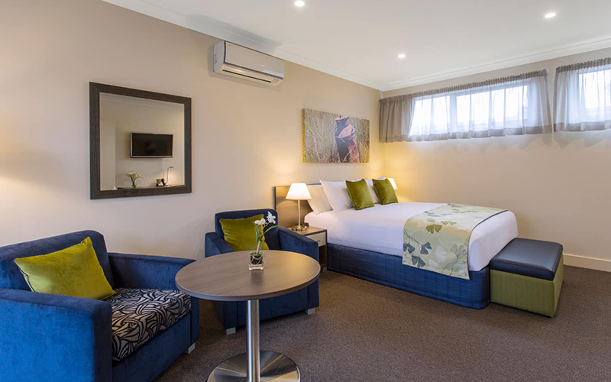 Suite, King Bed, Accessible