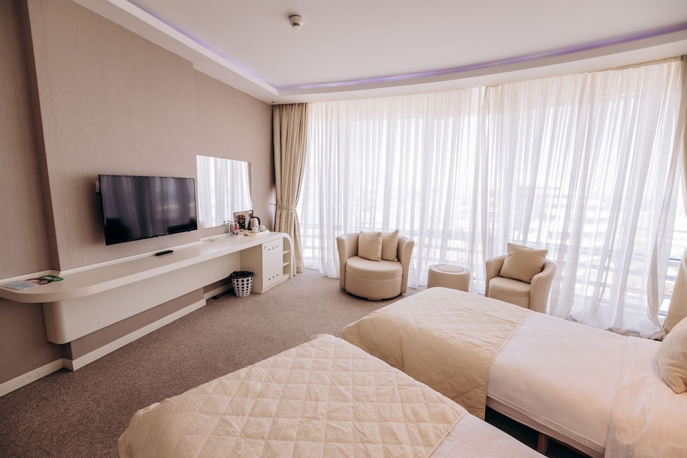 Sahil Hotel Baku 25/68