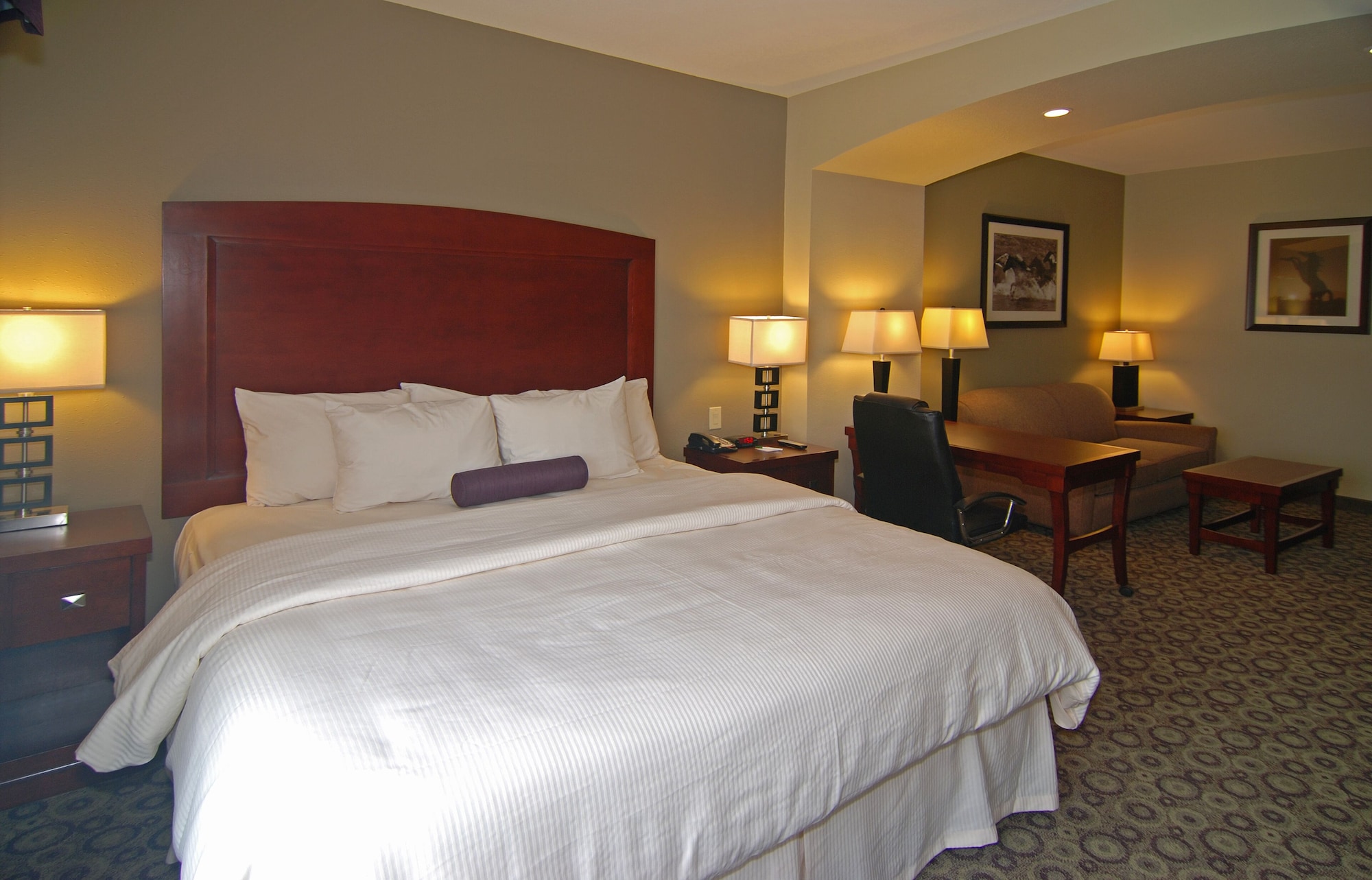 غرفة تنفيذية بسرير كينج لذوي الإعاقة، La Quinta Inn & Suites by Wyndham Fort Worth NE Mall 2/3