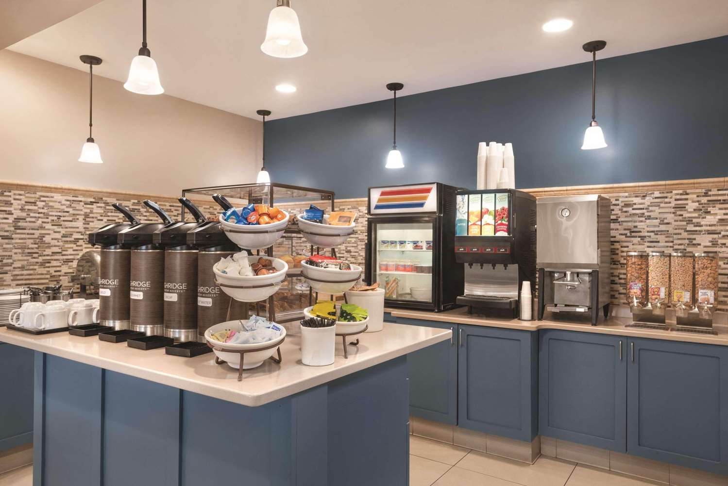 Country Inn & Suites By Radisson, Eagan, MN 23/35