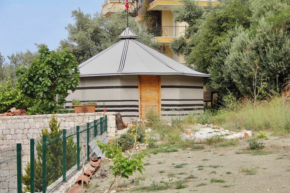 Saylam Suites 64/66