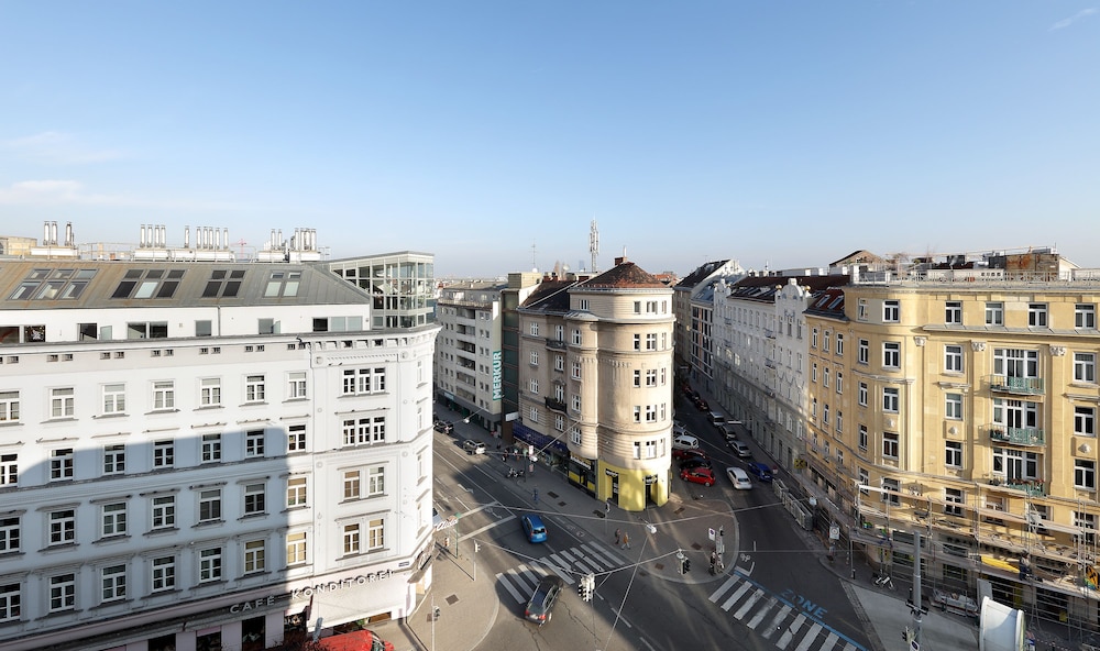 Eurostars Embassy 4/55