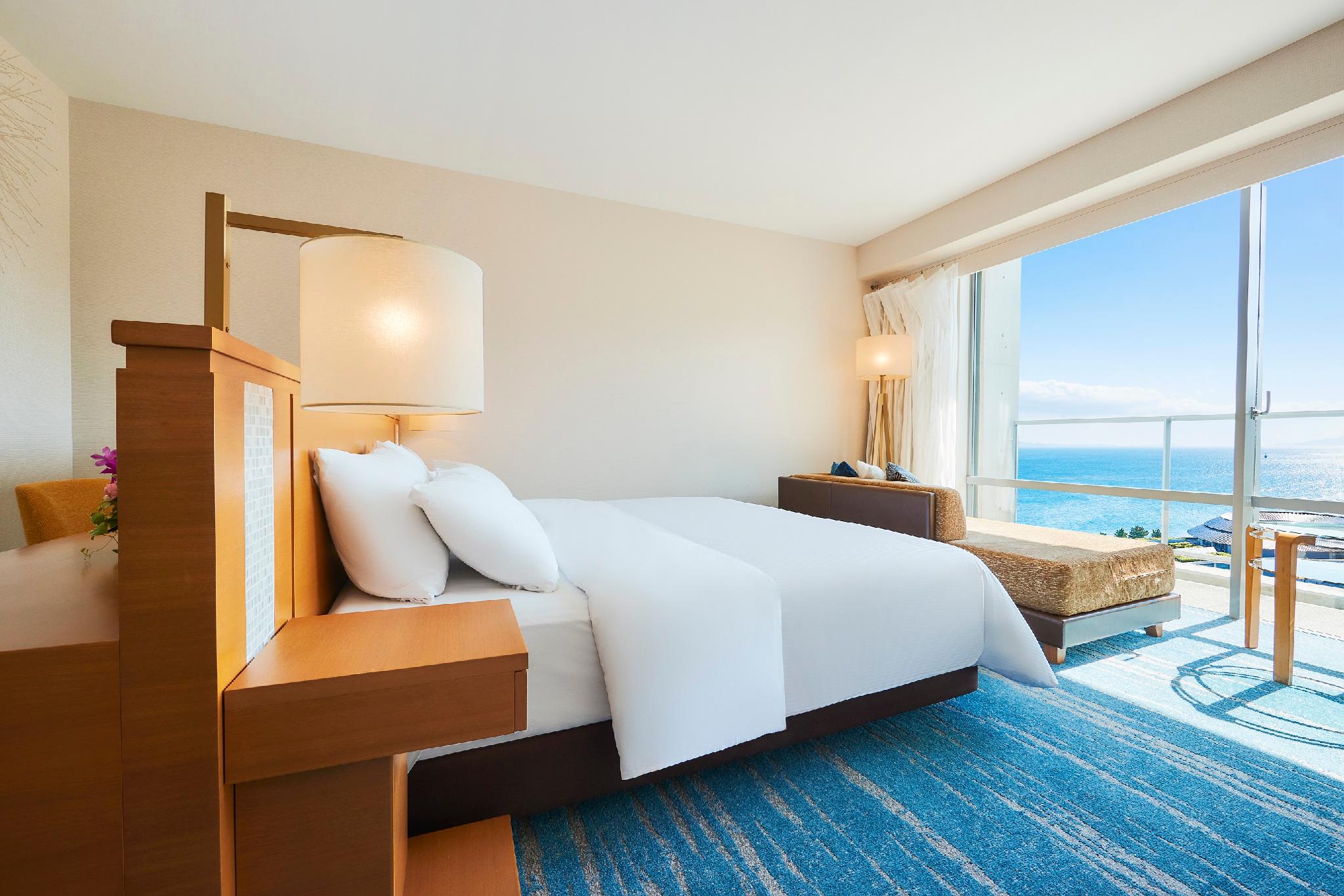 Deluxe, Double Bed, Precious Floor
