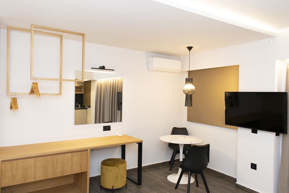 Elina Hotel Apartments 54/79