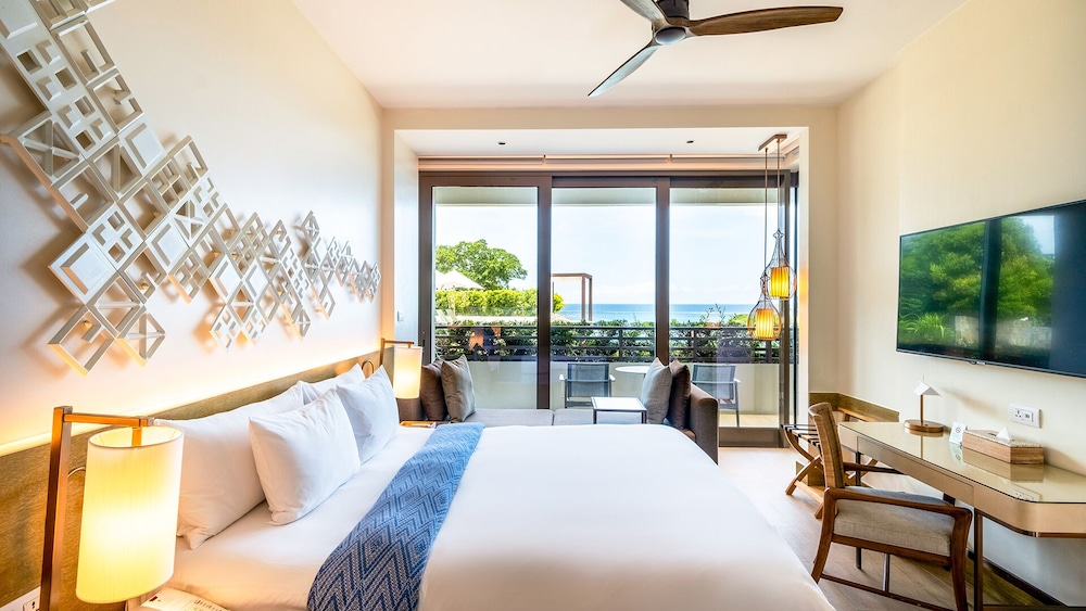 Suite, King Bed, Sea View, Pool Access