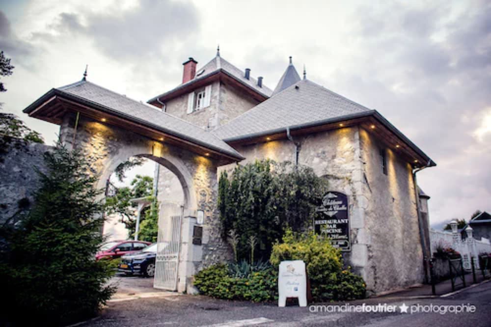 Chateau des Comtes de Challes 1/56