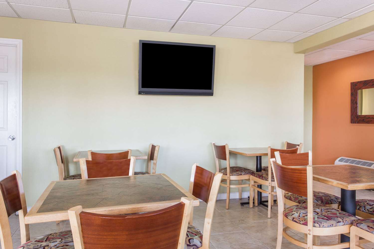 Days Inn By Wyndham Orange 21/25