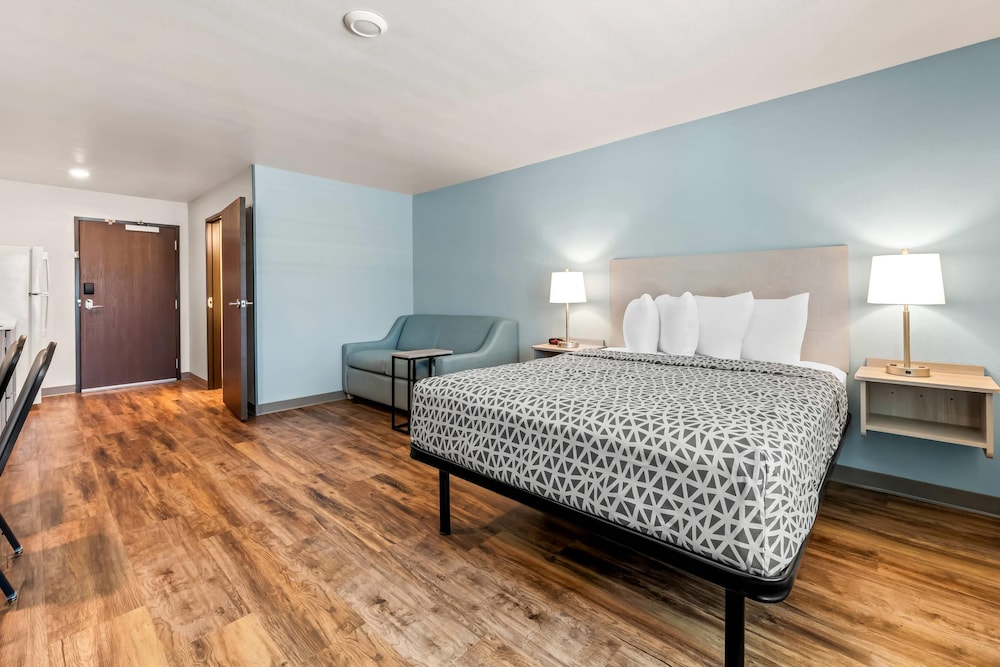 WoodSpring Suites Charlotte - Arrowood 17/60