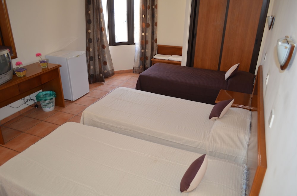 ROOM, TRIPLE