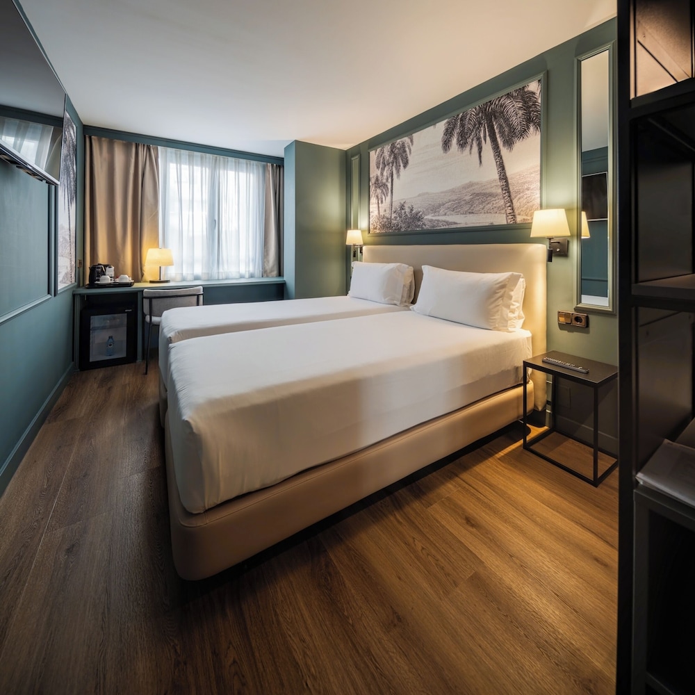 DELUXE, DOUBLE BED