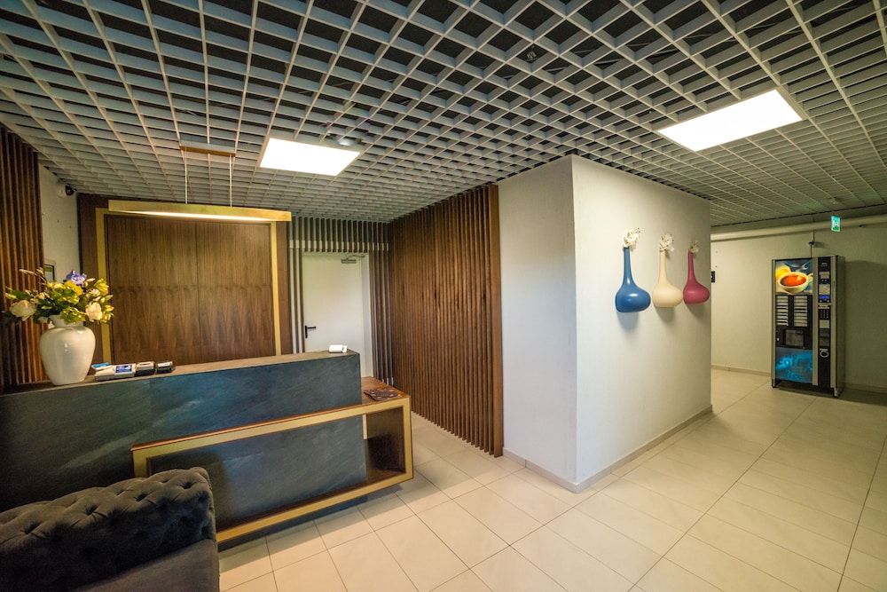 Uba Aparthotel 2/50