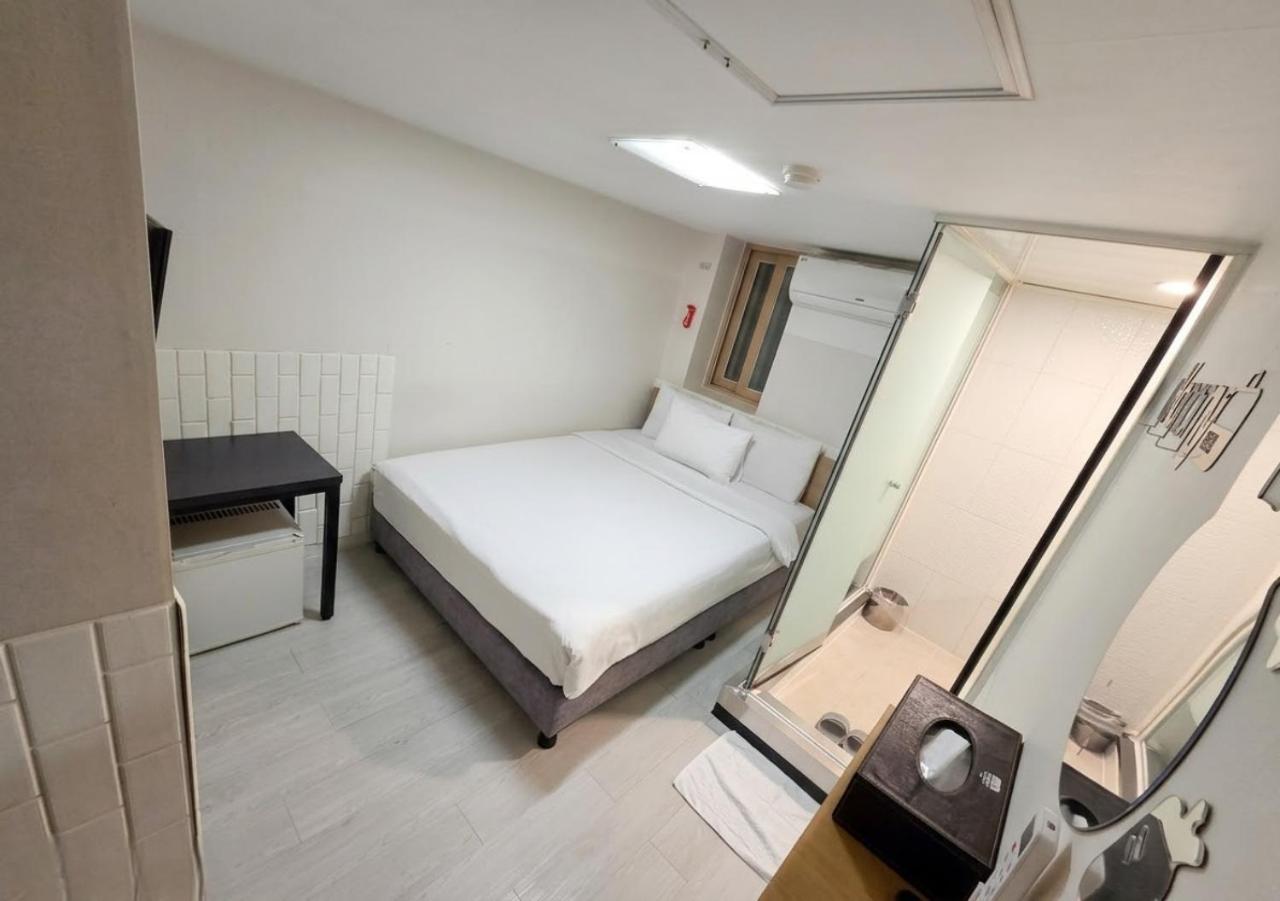 Economy, Double Bed, No Window