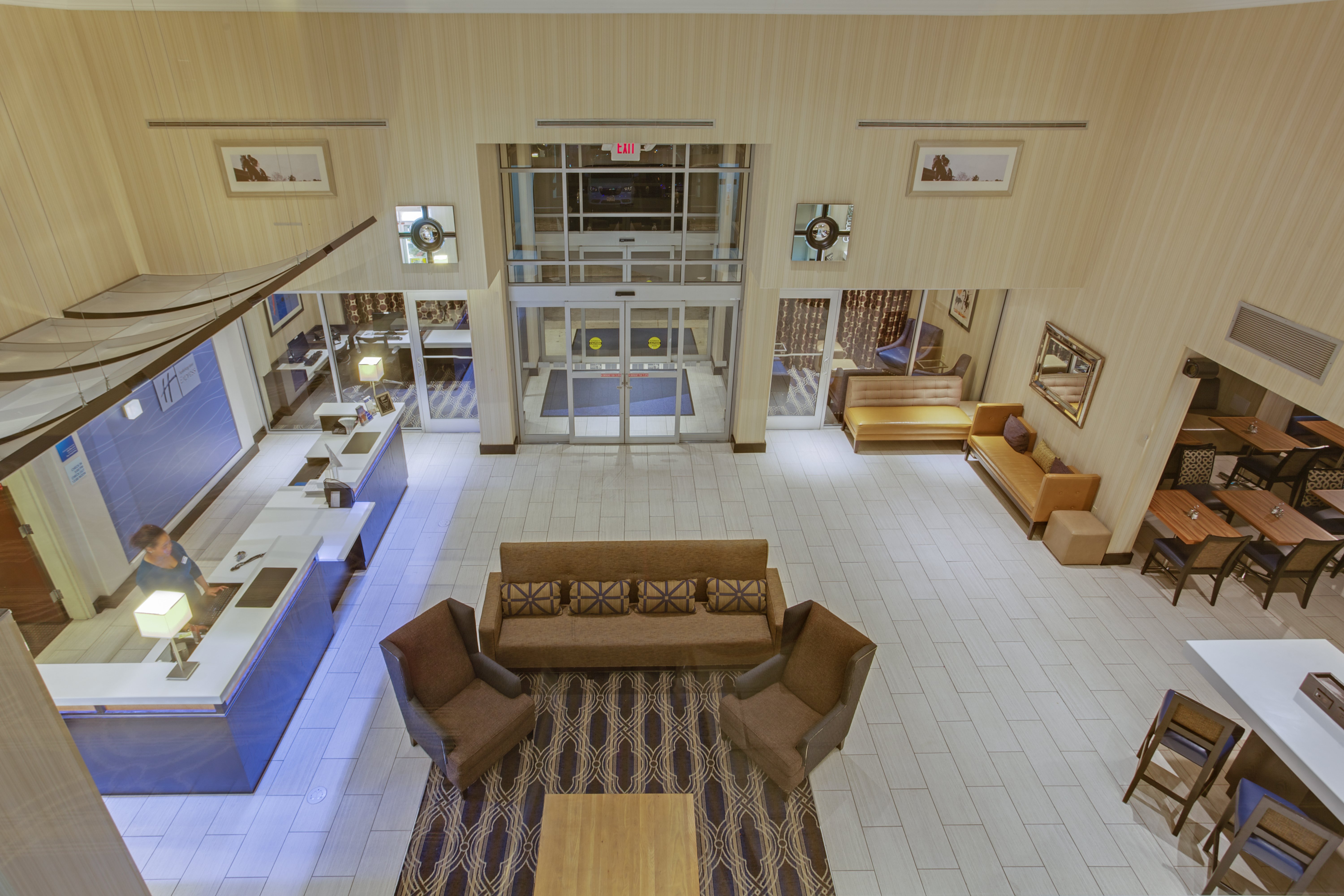 Holiday Inn Express Suites Laurel Lakes 27/58