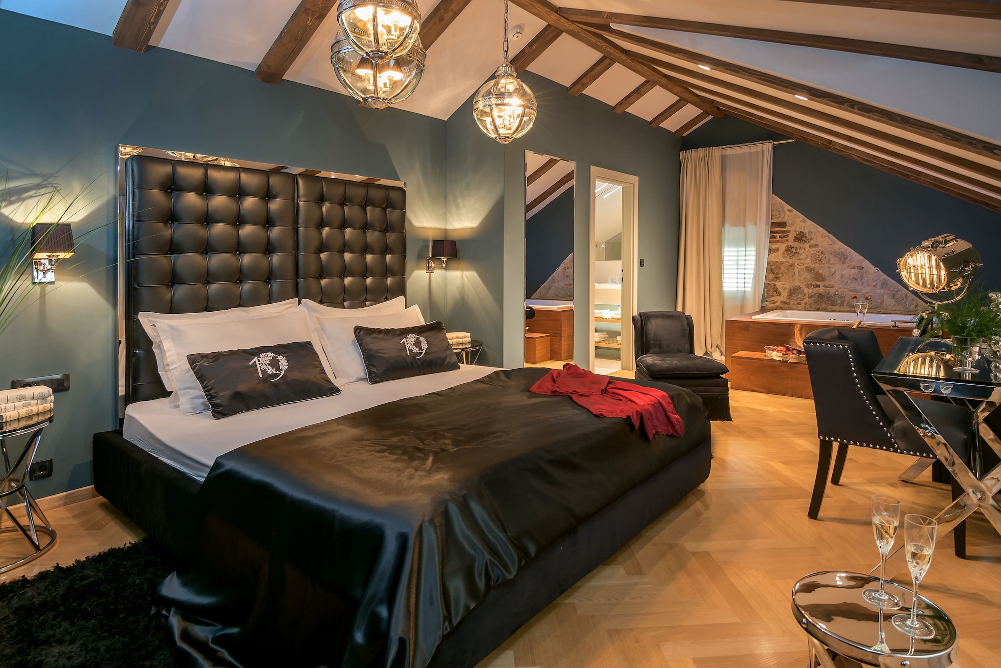 Penthouse Suite, King Bed, Hot Tub