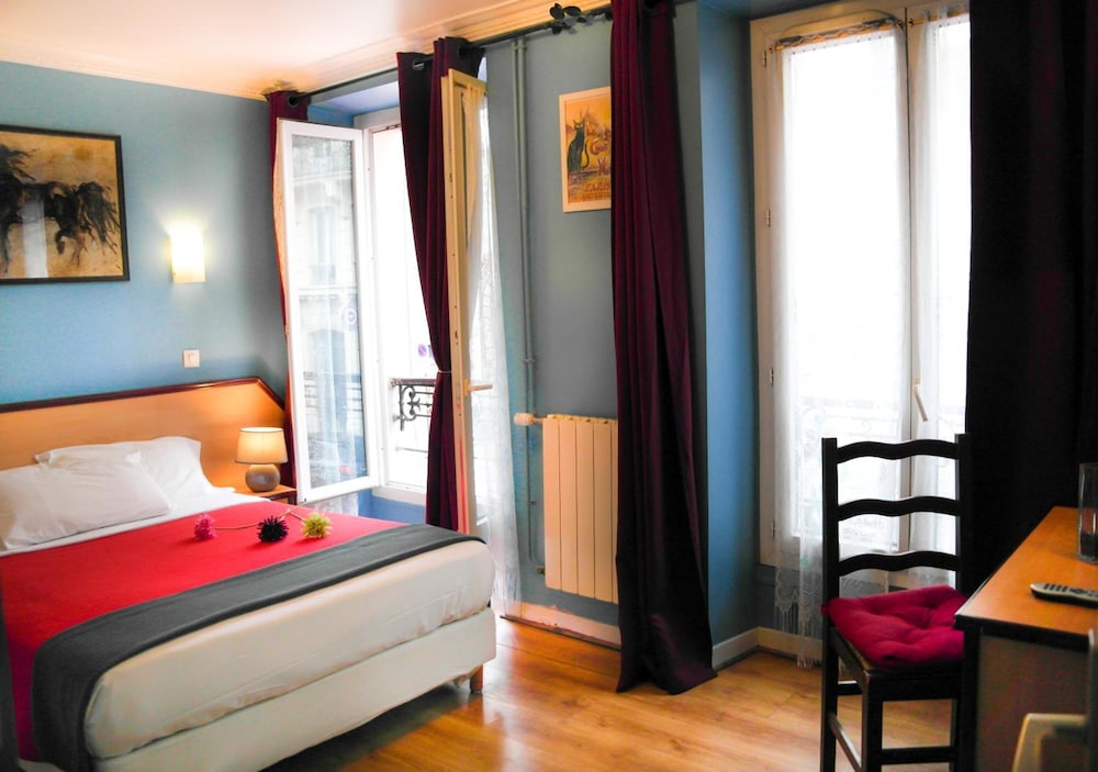 ROOM, DOUBLE BED