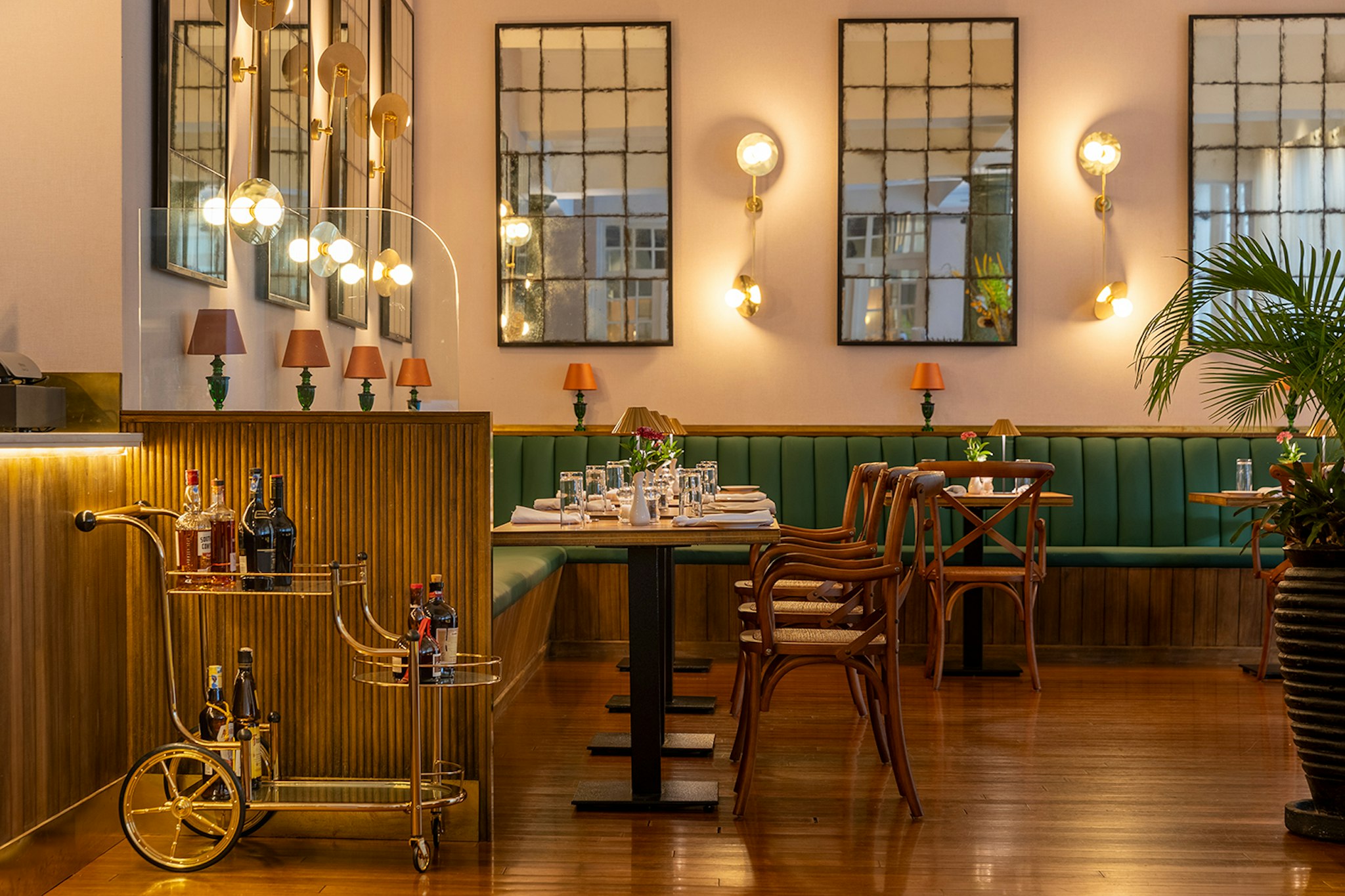 Hemingways Nairobi 27/54