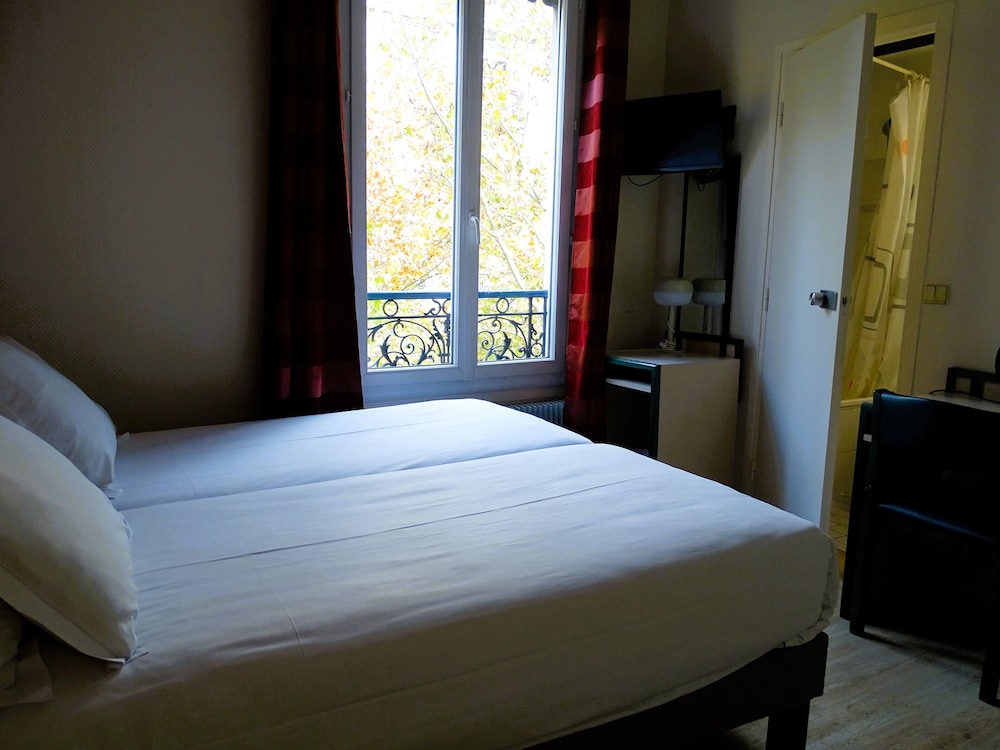 Hipotel Belgrand Edith Piaf 10/50