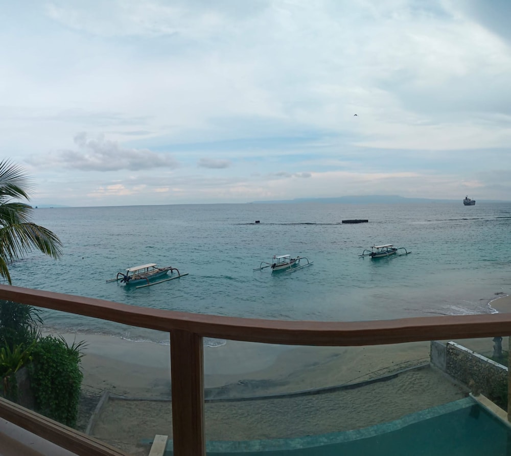 Utama Villas Beach Front Candidasa 26/38