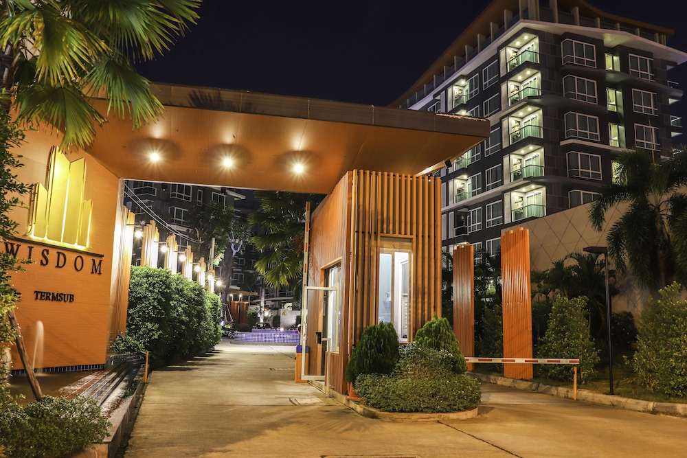 Wisdom Hotel and Residence 2/50