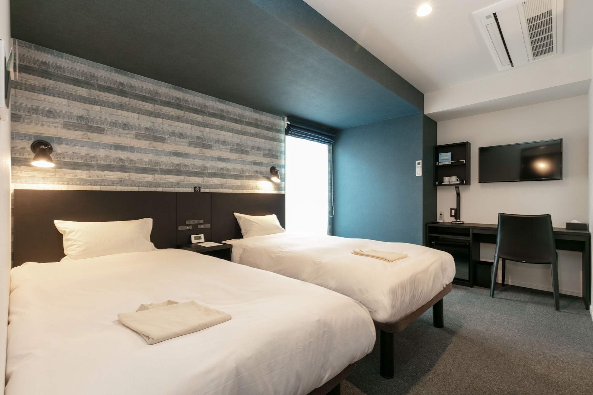 غرفة قياسية بسريرين منفصلين، Hotel Tabard Tokyo 5/10