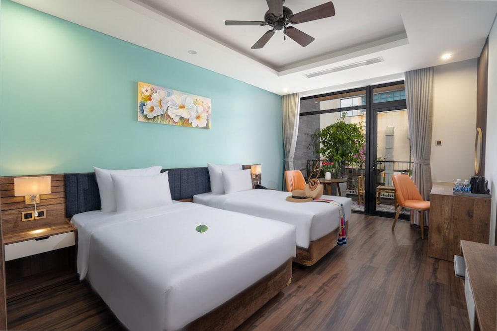 Deluxe, Twin Beds, City View, Balcony
