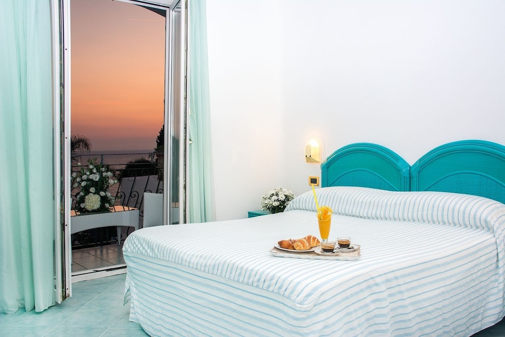 SUPERIOR, DOUBLE OR TWIN BED, SEA VIEW, BALCONY