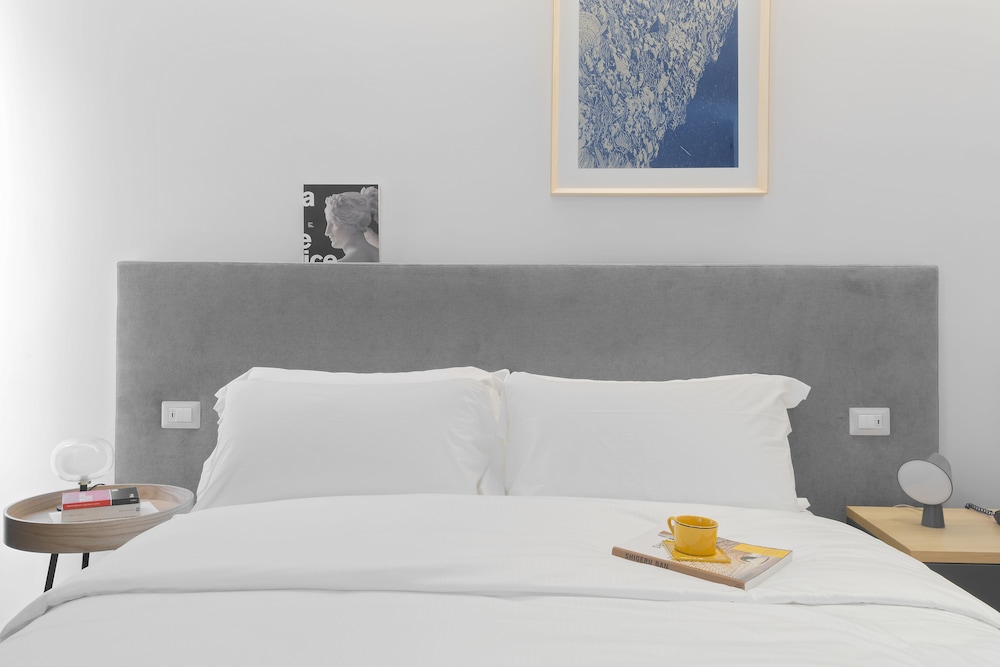 ELITE, DOUBLE BED, CITY VIEW