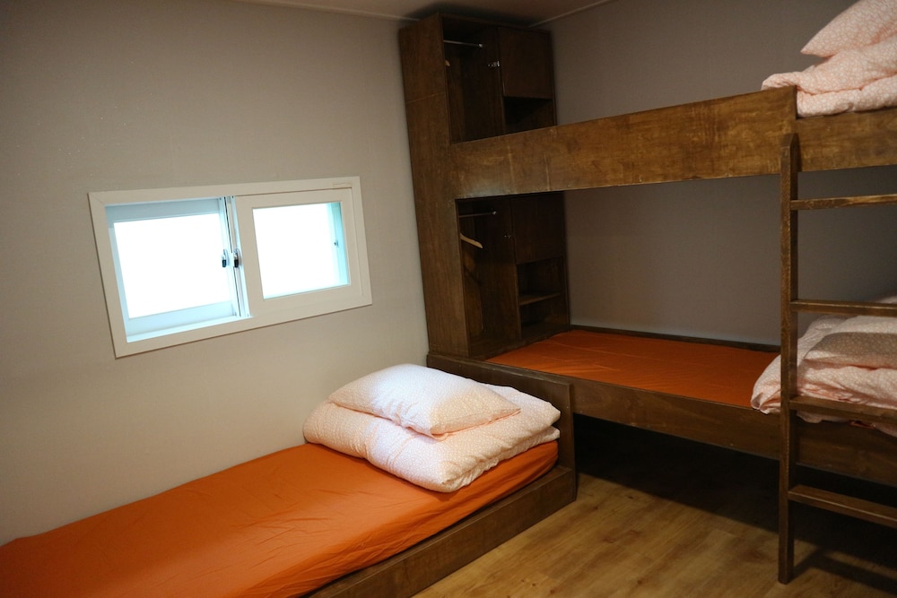 Zzzip Guest House 13/47